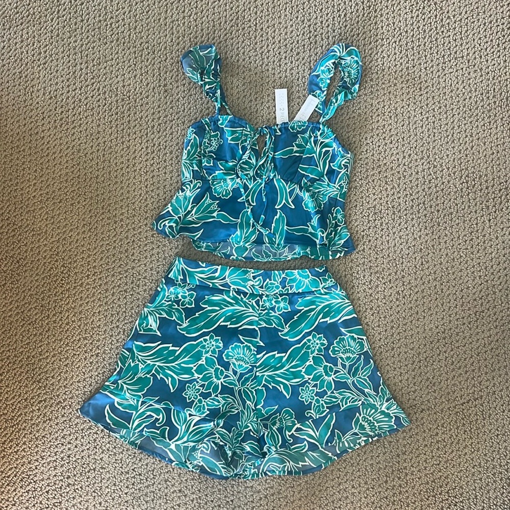 House of Harlow 1960 2 piece set
